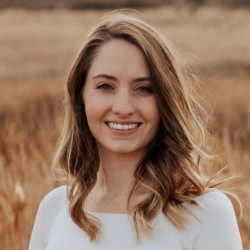 Katie McLean Website Headshot square 250